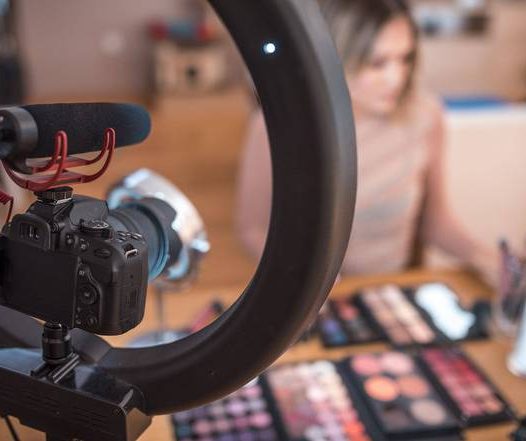 被算法困住的主播们：流量有了，健康没了